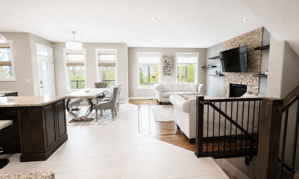 St. Albert House | Luxury 4BR Retreat | 3.5 Baths | A/C | Fireplace & Patio