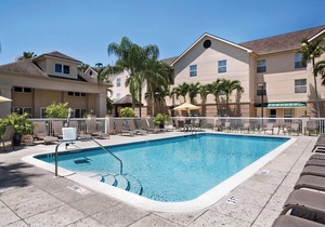 Relax & Unwind! 3 Spacious Units, FREE Parking, Minutes to Lakes Regional Park! in Fort Myers