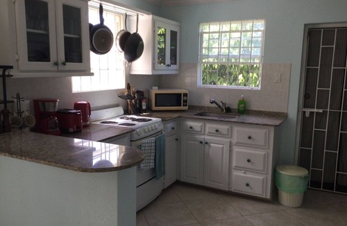 Prospect House | Ajoupa 14 is steps Away from West Coast Beaches and Restaurants