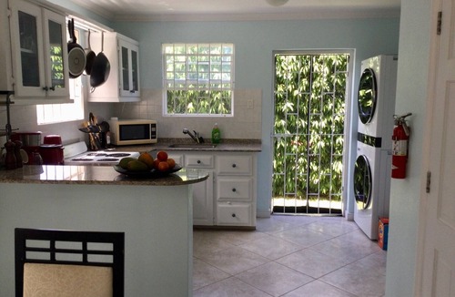 Prospect House | Ajoupa 14 is steps Away from West Coast Beaches and Restaurants
