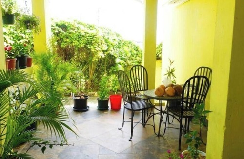 Hastings Apartment | Lovely 2bed apartment with a/c, patio, garden, 10 mins to Hastings beach