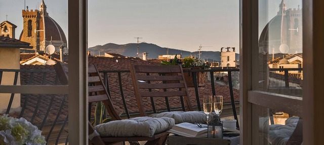 2BR Deluxe Loft Superb Private Rooftop Premier Location Uffizi Gallery in Firenze