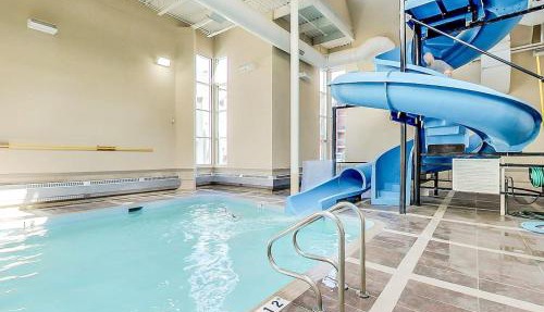 2BR Scenic Rockies Retreat BBQ Hot Tub and Pool in Canmore
