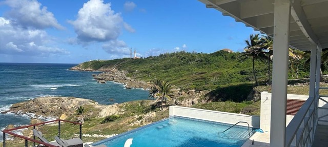 5 bedroom relaxation Oceanfront w/Stunning natural views. 5 bdrms, sleeps 12 in Marley Vale