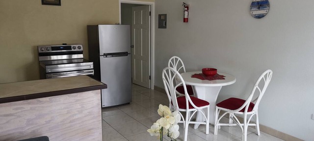 Apt 5 Balcony Rock - Air conditioned apartment 6 minutes walk from the beach in Dover