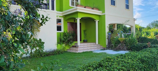 Beautiful 4-bedroom house in Maynards with WiFi in close proximity to 2 marinas in Saint Peter