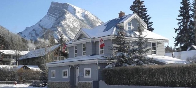 Beautiful character home in the heart of down town Banff. in Banff