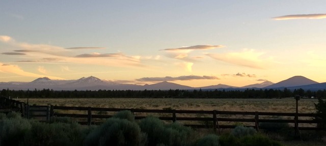 Central Oregon Escape - Mountain Views - Hot Tub - AC and Fireplace in Terrebonne