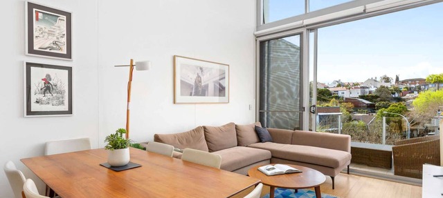 Charming Modern Apartment with City Views in Forest Lodge