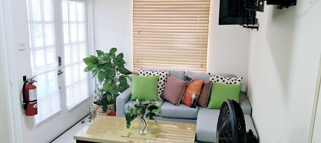 Comfortable and cozy 1-bedroom apartment near beautiful Bridgetown with AC in BRIDGETOWN