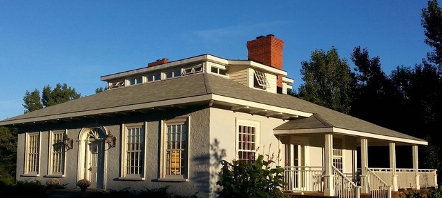 Country home 5 bdrs, 6 baths, yoga/art studio, large garden near wineries +beach in Consecon