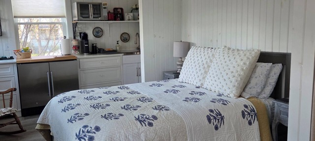 Cozy So End Suite in Burlington