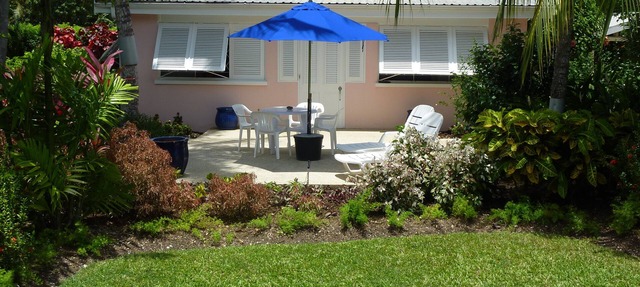 Delightful garden cottage, realistically priced, near to Gibbs/Mullins beaches in Gibbes