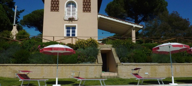 Detached house, private swimming pool, private fenced garden, panoramic view in Montopoli in val d'Arno