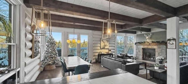 Family-Friendly Chalet Pool, Hot Tub, & Lakeside in Lac-Supérieur