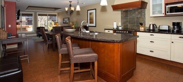 FIVE STAR RESORT AND SPA - PET FRIENDLY in Canmore