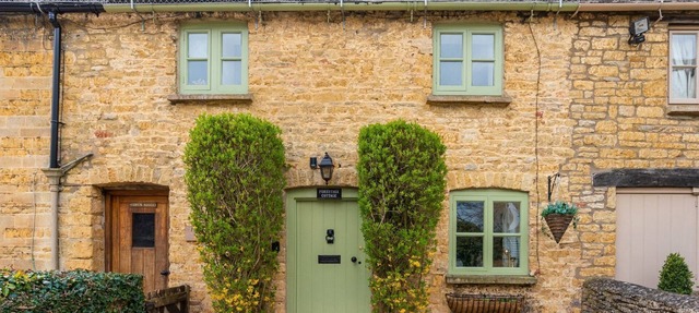 Forsythia Cottage - sleeps 3 guests in 2 bedrooms in Bourton-on-the-Water