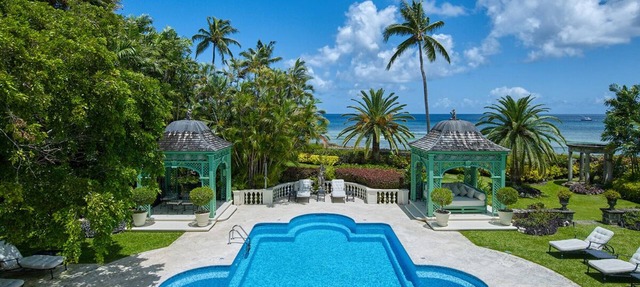 Glamorous Beachfront Estate - Leamington in Battaleys