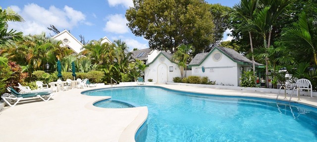 Large 2-bed townhouse with shared pool in Bridgetown