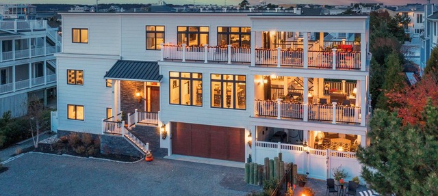 Luxury Meets the Beach! Private Pool/Hot Tub/Linens/11BR/Parking Steps to Beach! in Dewey Beach