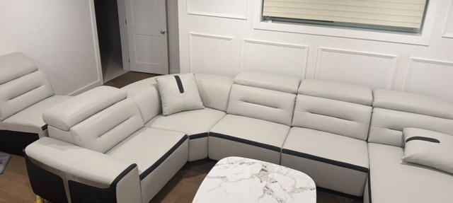 Modern Room with Luxurious Furniture & Amenities-Centrally Located in Brooks