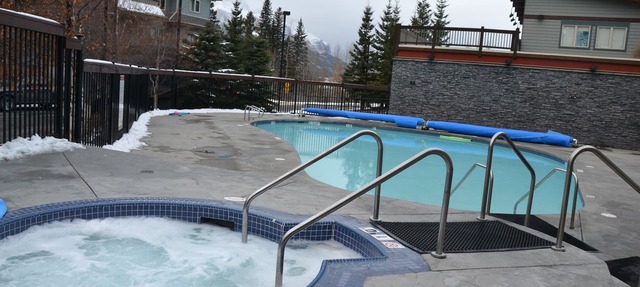 Premium 2 Bedroom, 2 Bath Condo w/central Air Conditioning- Lodges at Canmore in Canmore