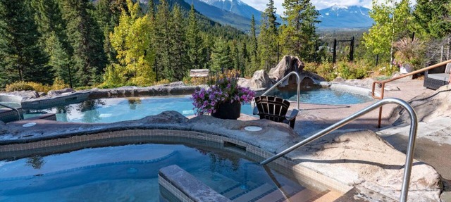 Private Games Room! Bright + Spacious Banff Condo in Banff