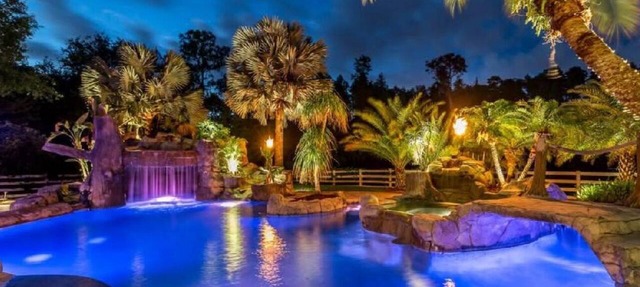 Private Resort-Style Pool w/Lazy River, Grotto & Hot Tub – Golfers & Pups Love! in Lutz
