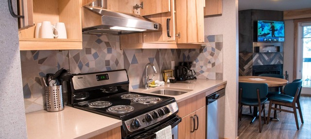 Quiet, Bright, Cozy Banff Condo in Banff