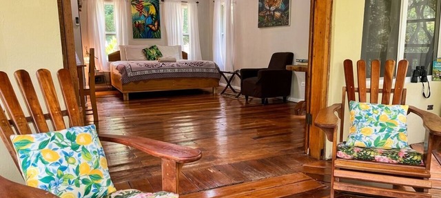 Romantic cottage with King bed, AC, Restaurant & car rental available. in Cayo