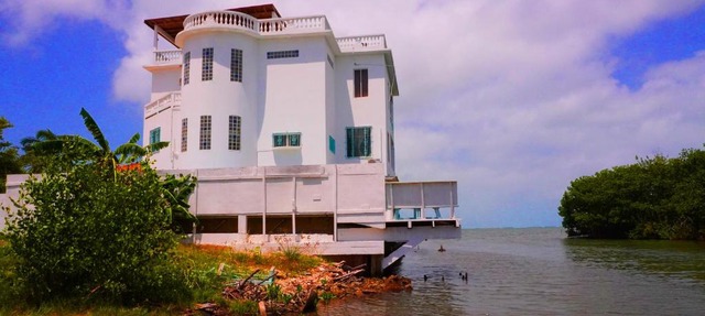 See Belize SEAVIEW Studio with access to Infinity Pool in Belize City