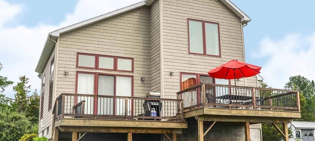 Seneca Knoll:"Gorgeous Custom-built Home with Seneca Lake Views" in Romulus