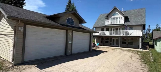 Sleep 14 (adults) plus kids accomdate 10-16 guest including kids in Sylvan Lake