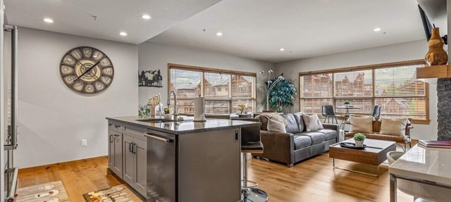 Spring Creek 3F 1600sf Corner 3BR/2BTH in Canmore