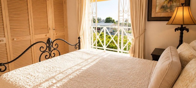 St James 2BR Villa | Pool, Sea View & Near Beach in St James