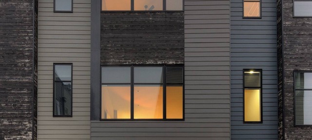 Steps from Downtown Omaha! Rooftop firepit & luxury accommodations in Omaha