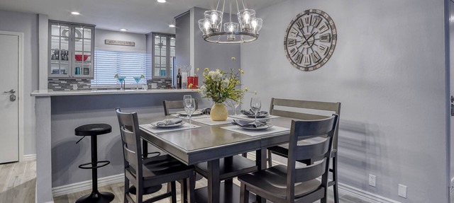 Stunning 2Bd/2Ba Old Town Condo comfortably Sleeps 6 in Scottsdale