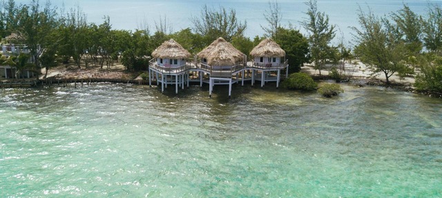 Stunning Ocean Views Bungalow w/Private Walk-In Shower - A/C Included in Dangriga