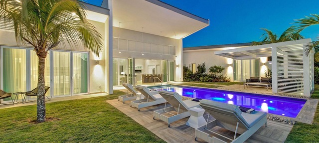 Stunning West Coast Villa minutes from Mullins Beach in Gibbes