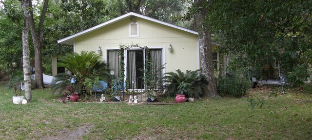 Tranquil Waterfront Cottage. 1 Bedroom, 1 Bathroom. Sleeps 2 in Homosassa