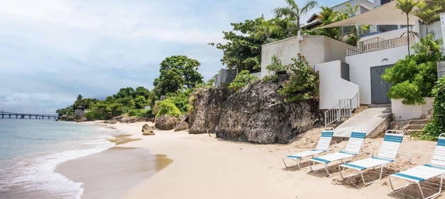 Villa Francoise- 4BR Beachfront Property w/Pool in Clinketts