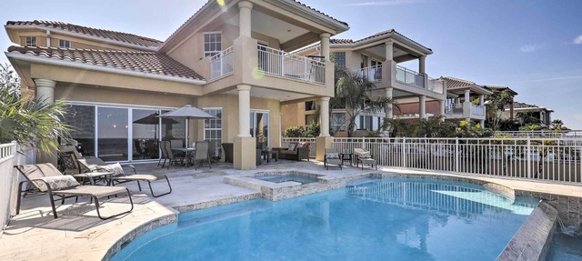 Waterfront Gem w/Pool & Dock in Apollo Beach in Apollo Beach