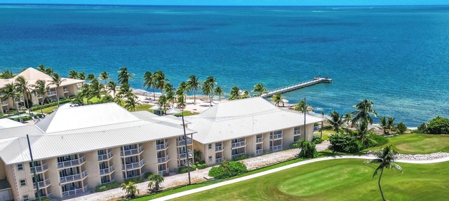 Your Gateway to the Cayman Islands' Beauty! 4 Relaxing Units! W/Beach Access! in West Bay