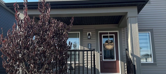 ✨your home away from home✨Modern Comfort in a spacious 3-Bedroom Townhome in Airdrie